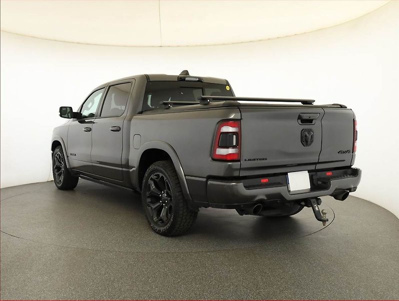 RAM 1500 (2023) 5.7 V8 Hemi - fotka 4 z 18