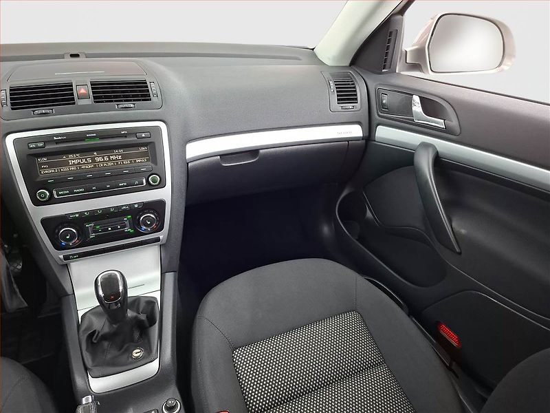 Škoda Octavia (2012) Scout 1.8 TSI, 4X4 - fotka 8 z 19