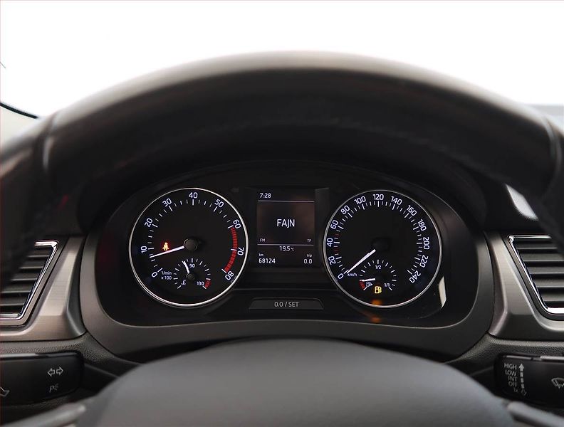 Škoda Rapid (2017) Spaceback 1.2 TSI, Xenony - fotka 11 z 20