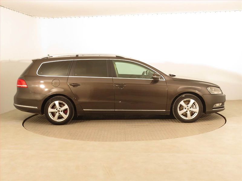 Volkswagen Passat (2013) 2.0 TDI, Navi, Tempomat - fotka 6 z 16