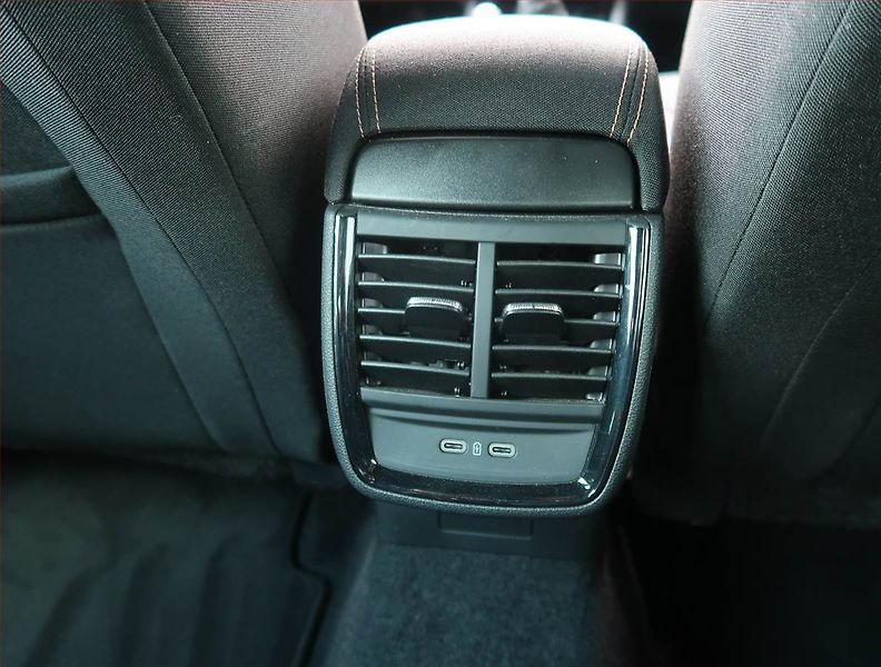 Škoda Kamiq (2021) Style Plus 1.0 TSI, Tempomat - fotka 22 z 24