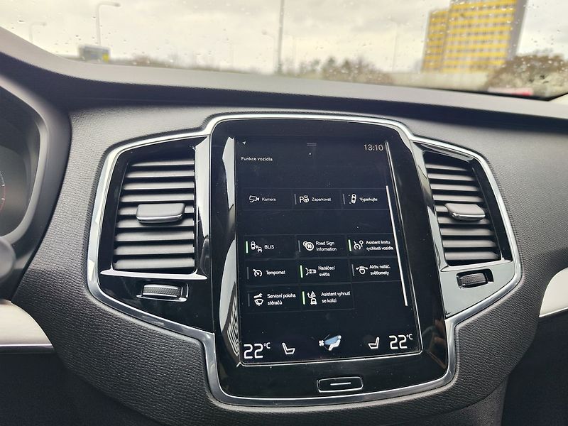 Volvo XC90 2.0 T6/235kW Momentum AWD ČR - fotka 22 z 35