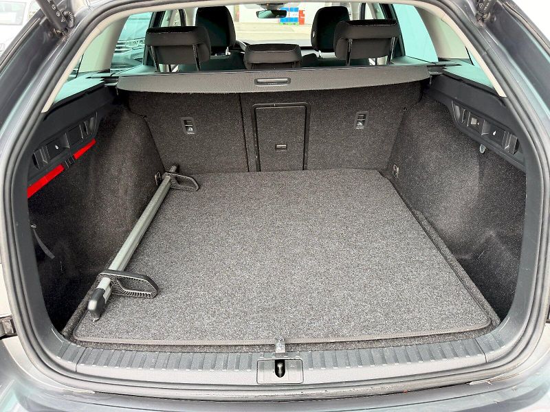 Škoda Octavia (2023) Combi 2.0 TDI 110kW DSG Tour - fotka 32 z 35