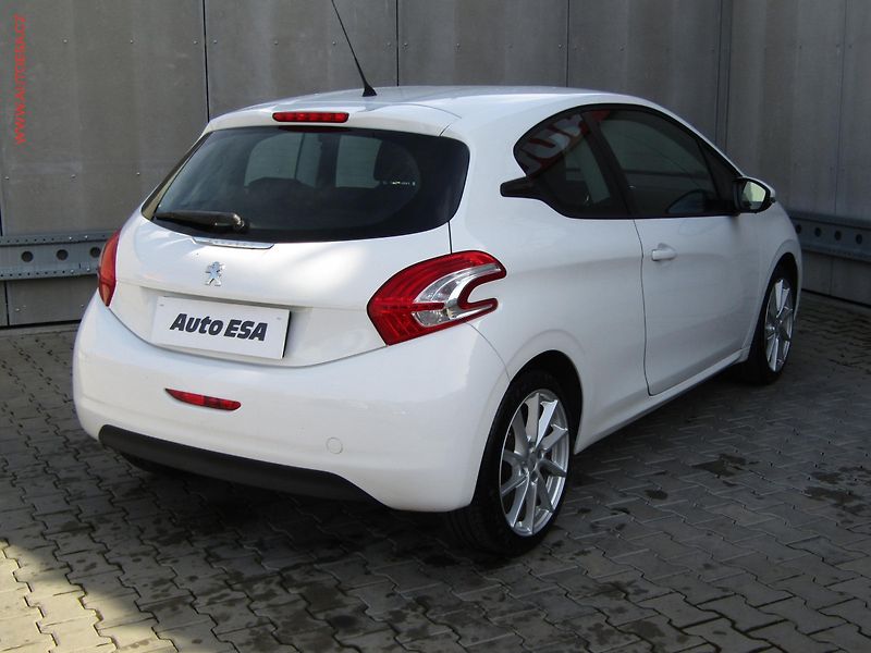 Peugeot 208 (2012) 1.2 VTi, AC, temp - fotka 4 z 17
