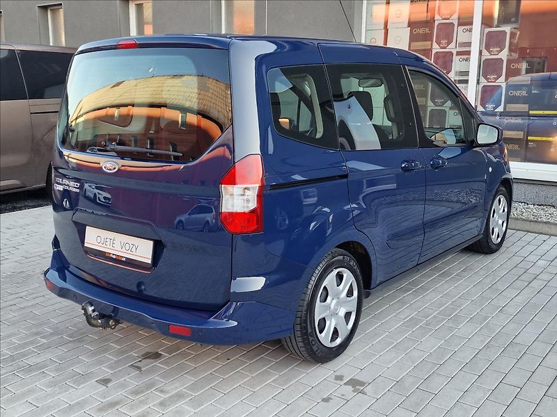Ford Tourneo Courier 1.5TDCi 74kW Trend,ČR,1.Maj. - fotka 10 z 50