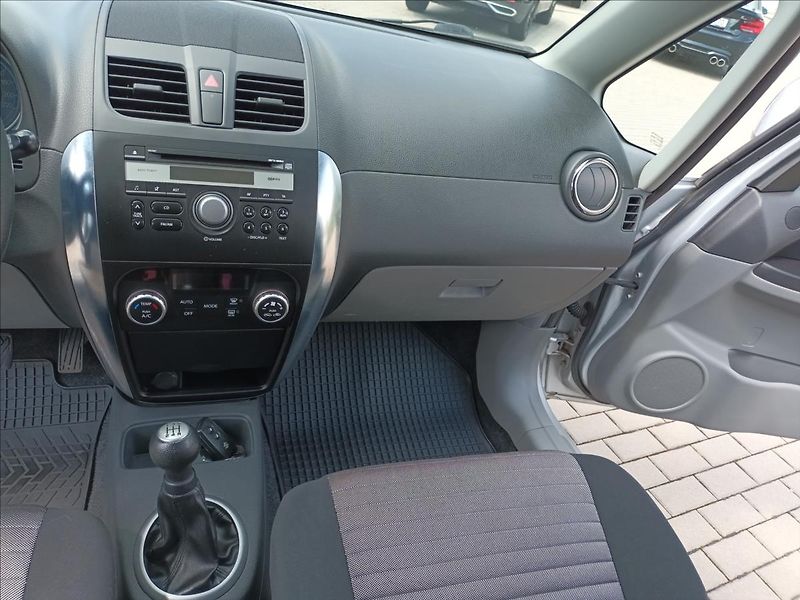 Suzuki SX4 1,6 VVT,88KW,4X4,VÝHŘEV,KOLA - fotka 16 z 47