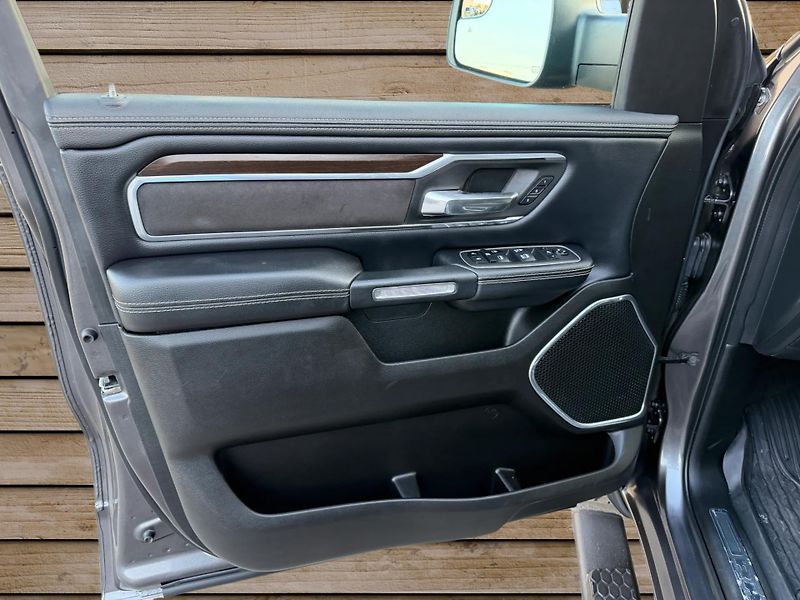 Dodge RAM (2022) +LARAMIE+VZDUCH+RAMBOX+HEMI+ - fotka 19 z 25
