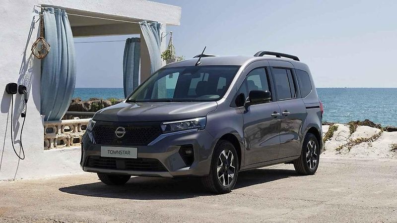 Ford nabízí dva typy a jednu z nich ve dvou velikostních verzích