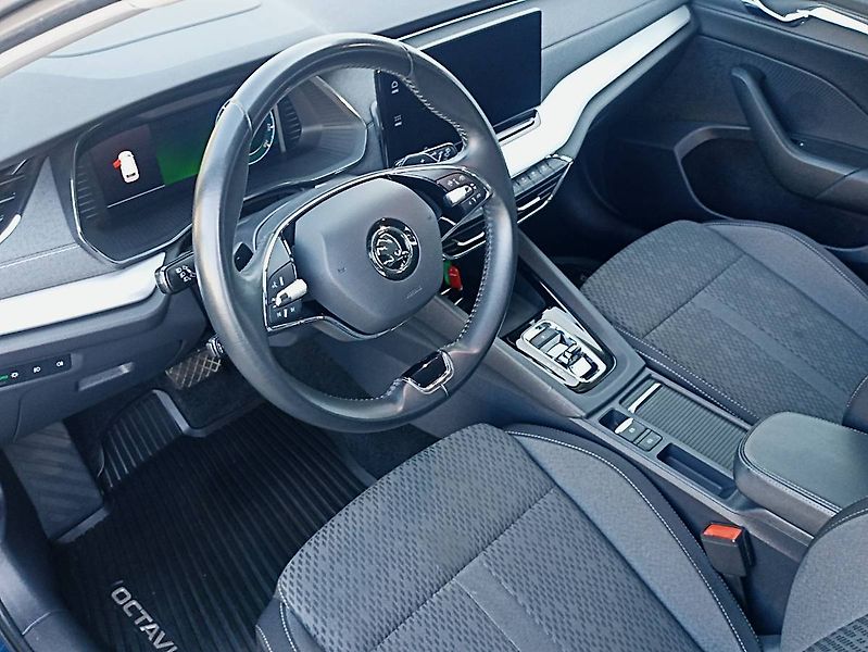 Škoda Octavia (2023) 2.0 TDI DSG Tažné Head Up disp - fotka 9 z 33
