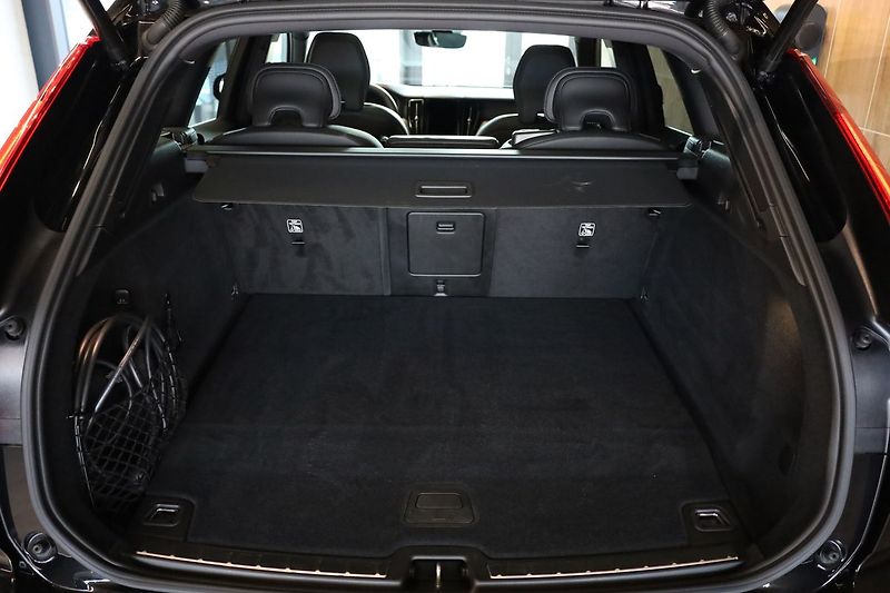Volvo XC60 T8 PLUS Black Edition, 360°,HK - fotka 6 z 34