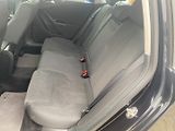 Volkswagen Passat Variant (2010) 1.6 TDi 77 kW - náhled 15