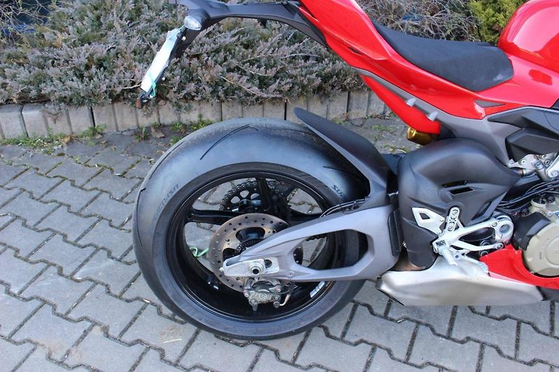Ducati Panigale V4 S (2025) 2025  jen 3400 km - fotka 6 z 11