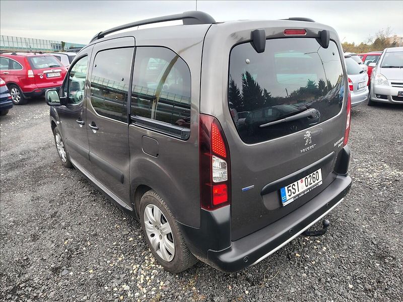 Peugeot Partner 1,2 - fotka 5 z 18