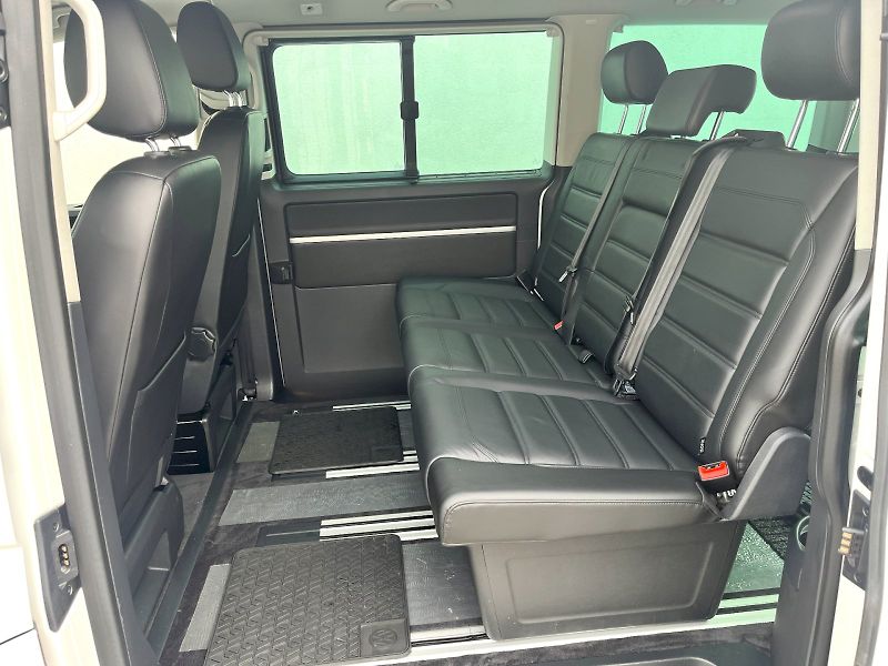 Volkswagen Multivan (2018) 2,0TSi Benzín 150kW Highline 4 - fotka 11 z 24