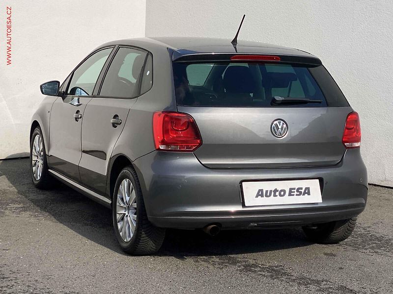 Volkswagen Polo (2013) 1.2 TSi, Life, výhřev sed - fotka 6 z 17
