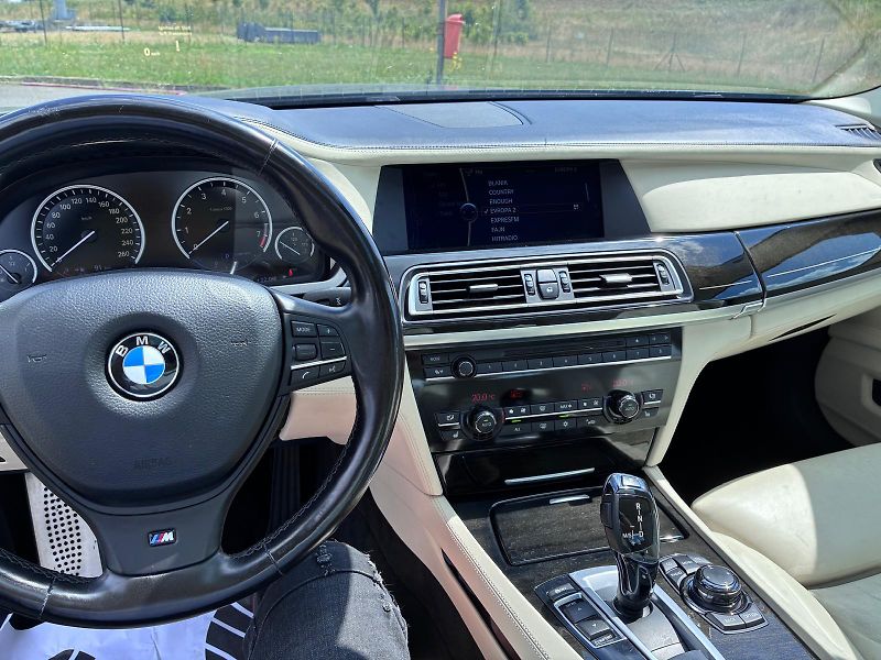 BMW Řada 7 (2012) - fotka 5 z 21