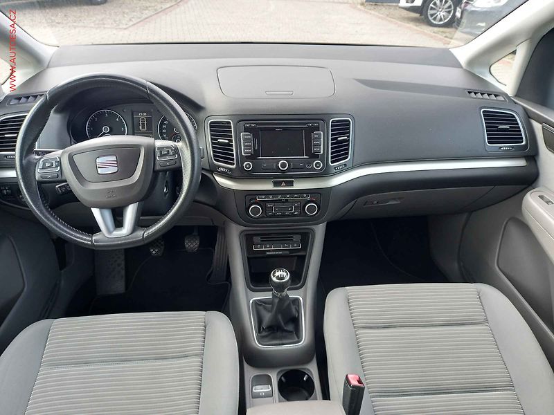 Seat Alhambra (2011) 2.0 TDi 4x4, Style, navi - fotka 8 z 21