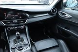 Alfa Romeo Giulia (2017) 2.0 Turbo - náhled 8