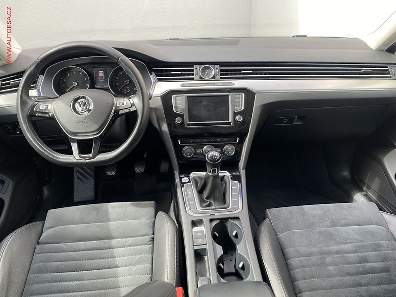 Volkswagen Passat (2015) 1.4 TSi, Highline, LED, navi - fotka 8 z 17