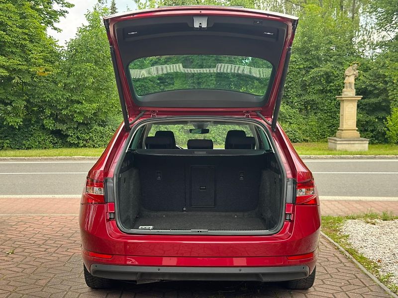 Škoda Superb 2.0TDi F.LED, KAMERA, EL.TAŽNÉ - fotka 7 z 26