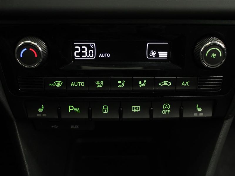 Škoda Rapid 1,2 TSi 81kW Style+ 37tkm! 1.m - fotka 22 z 26