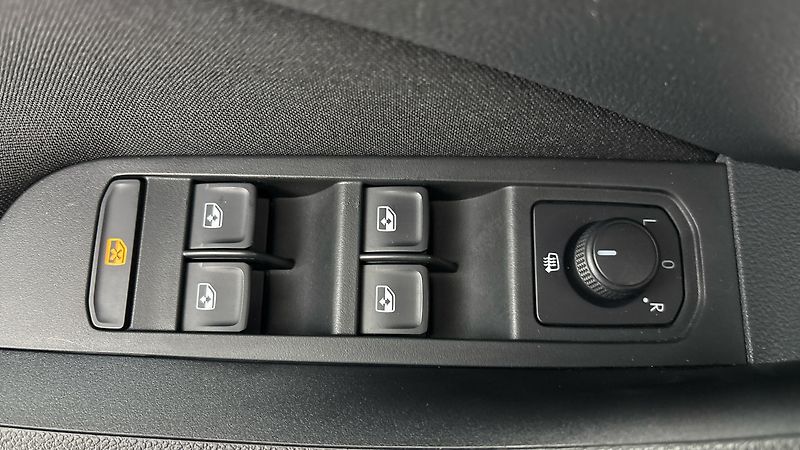 Škoda Scala 1.0 TSI Ambition - fotka 21 z 23