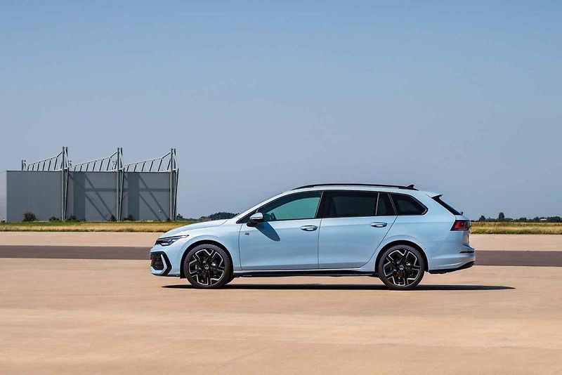 Golf je stále k mání ve verzích kombi, hatchback i GTI