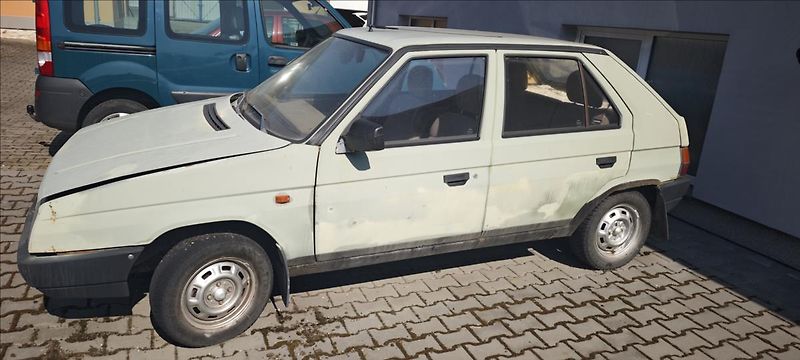 Škoda Favorit 1,3 ECO UHRAZENO 1.MAJITEL  13 - fotka 2 z 9