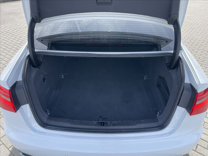 Audi A6 3,0 TDi 150kw S-Line Quattro - fotka 9 z 41