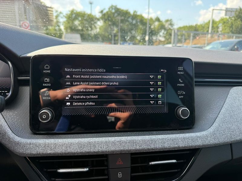 Škoda Kamiq Selection 1.0 TSI 85kw - fotka 15 z 25