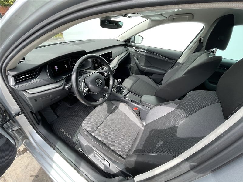Škoda Octavia 2,0 TDI Combi Ambition Plus - fotka 5 z 24