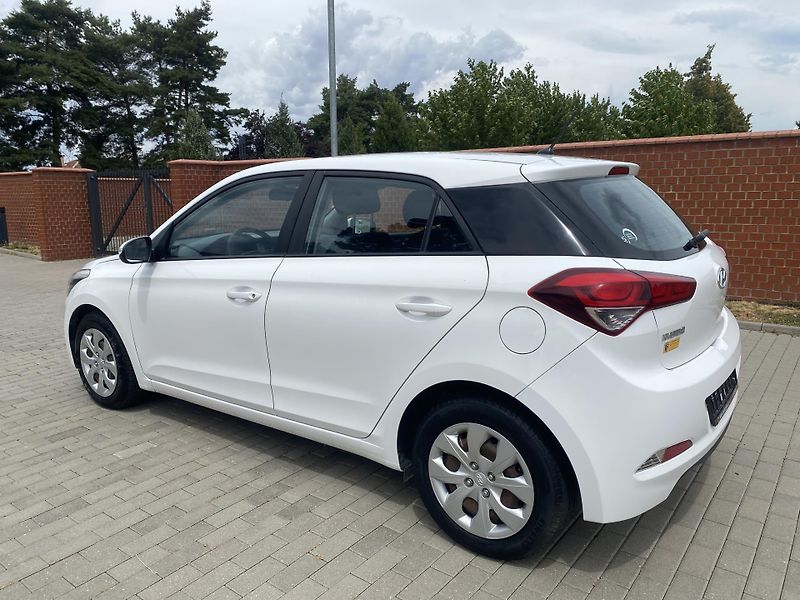 Hyundai i20 1.2i SELECT,NAJ.76TIS.KM!! - fotka 3 z 32
