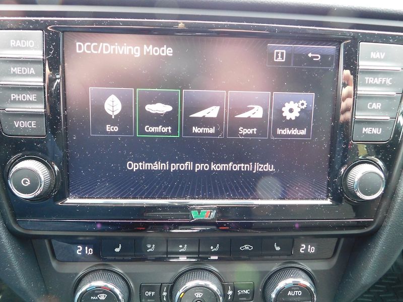 Škoda Octavia (2016) 2.0 TDi RS DSG CHALLENGE - fotka 17 z 47