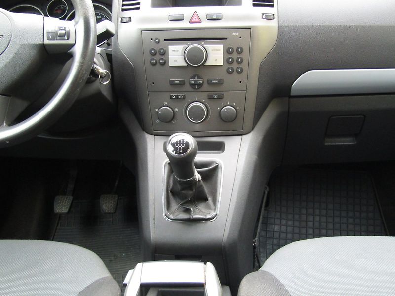 Opel Zafira (2005) 1.6 16V  7 MÍST - fotka 17 z 35