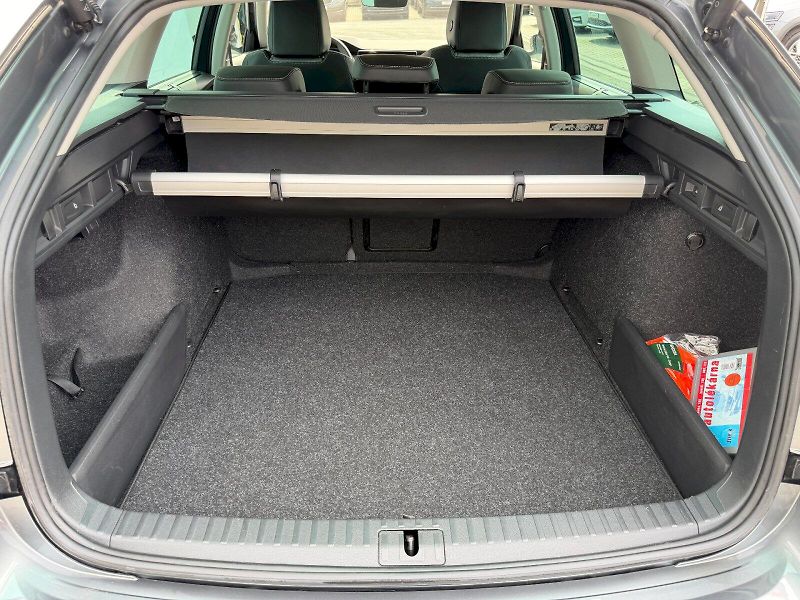 Škoda Octavia (2024) 1.5 TSI 110kW DSG Top Selectio - fotka 32 z 35