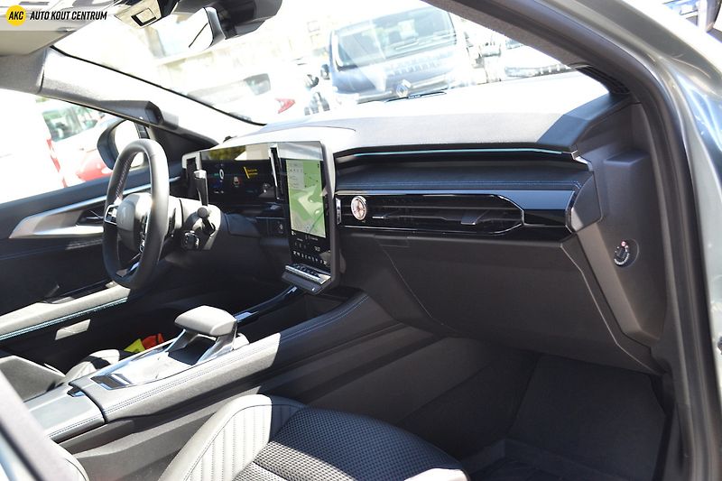 Renault Espace esprit Alpine full hybrid E-Te - fotka 16 z 73
