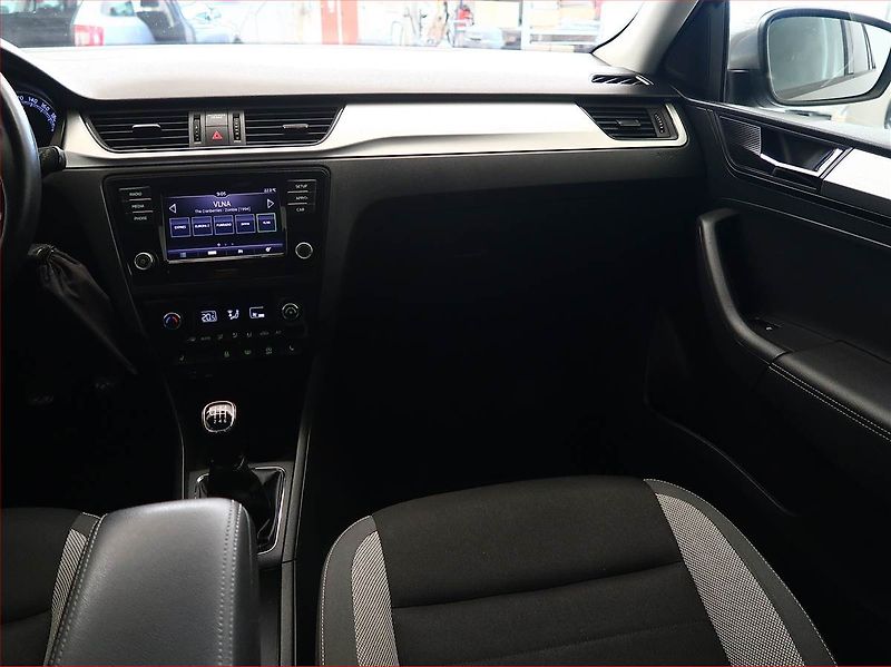 Škoda Rapid (2017) Spaceback 1.0 TSI, Tempomat - fotka 8 z 16
