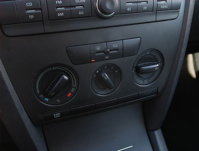 Škoda Octavia (2005) Ambiente 1.6, Serv.kniha - fotka 14 z 16