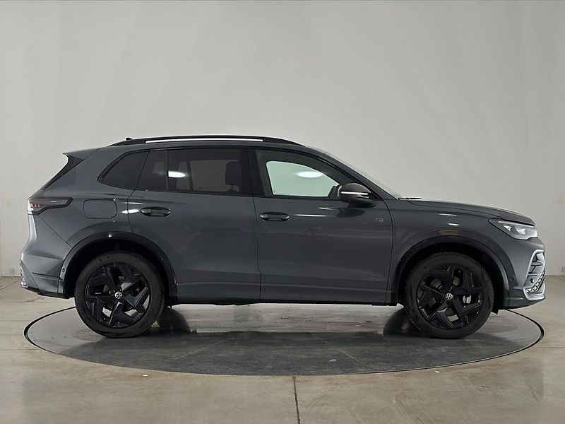 Volkswagen Tiguan R-Line 4MOT DSG - fotka 16 z 31