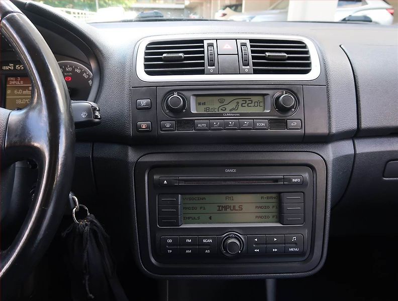 Škoda Fabia (2008) 1.4 16V, po STK, zamluveno - fotka 12 z 18