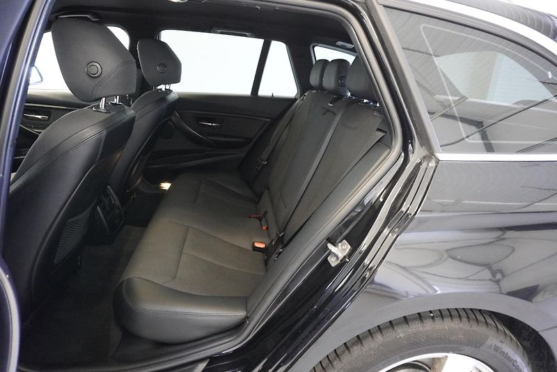 BMW Řada 3 3,0 XDRIVE AUT. - fotka 24 z 28