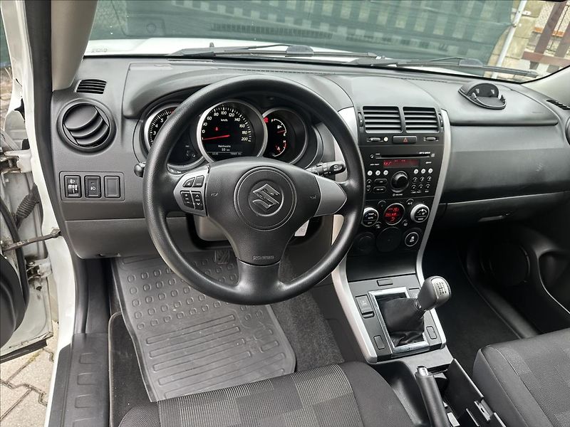 Suzuki Grand Vitara 1,6 4x4 1.majitel - fotka 14 z 22