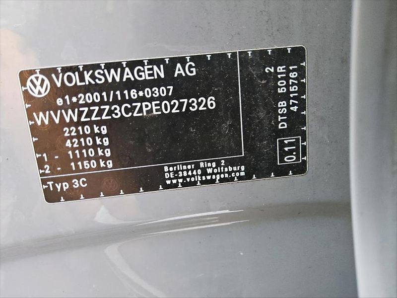 Volkswagen Passat 2,0 TDI PANORAMA WEBASTO TAŽNÉ - fotka 11 z 11