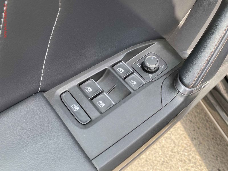 Cupra Formentor (2022) 1.5 TSi, DSG, LED, navi - fotka 13 z 20