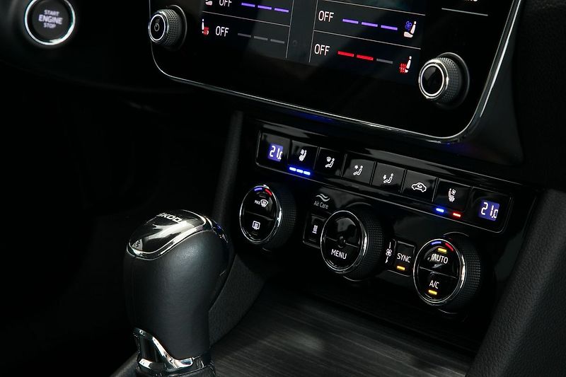 Škoda Superb 2.0TDI 110kW DSG Tažné Webasto - fotka 22 z 37