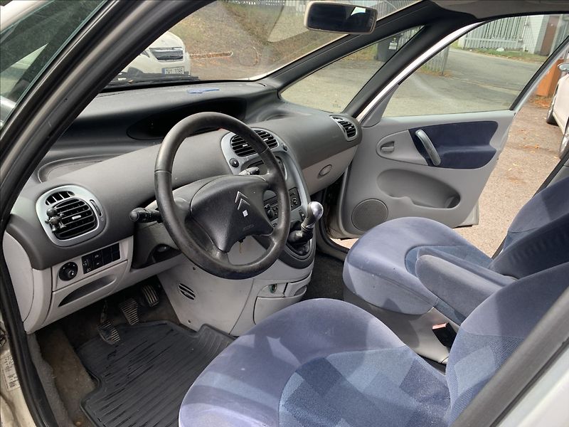 Citroën Xsara Picasso 1,6 i - fotka 11 z 17