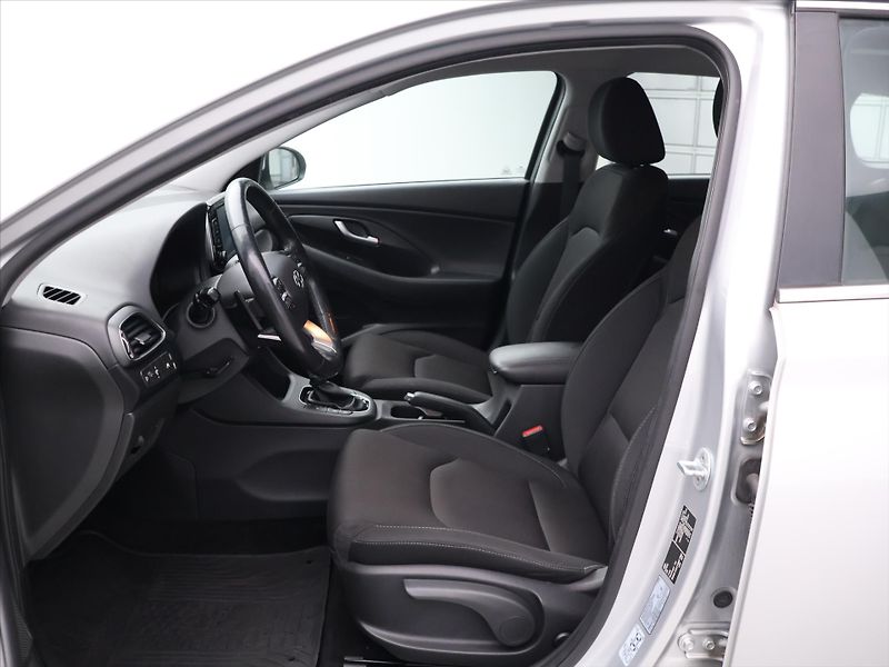 Hyundai i30 1,4 T-GDI 103kW DCT Navi LED - fotka 11 z 32