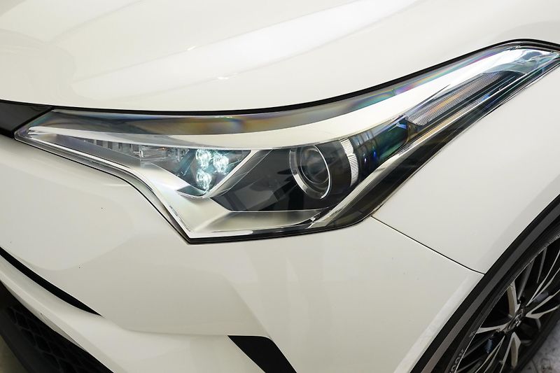 Toyota C-HR - fotka 9 z 27