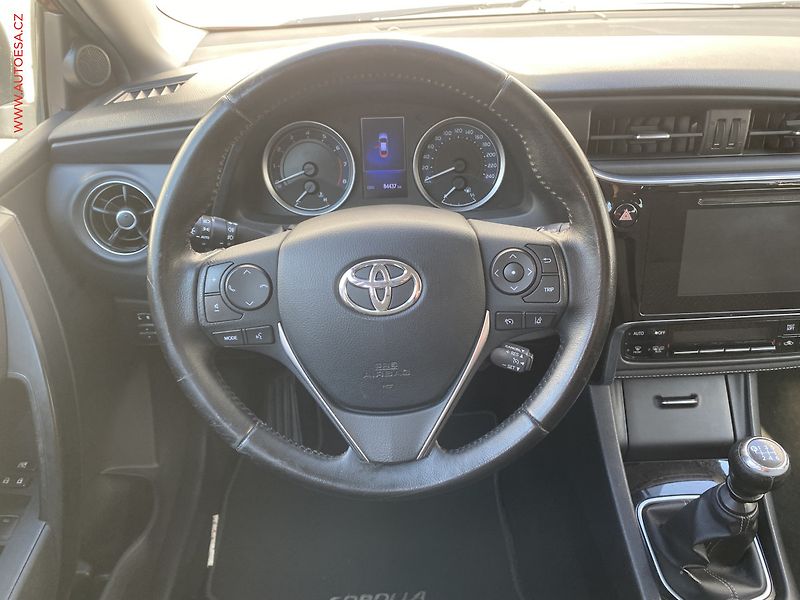 Toyota Corolla (2016) 1.6i, ČR, Xenon, AC - fotka 11 z 17