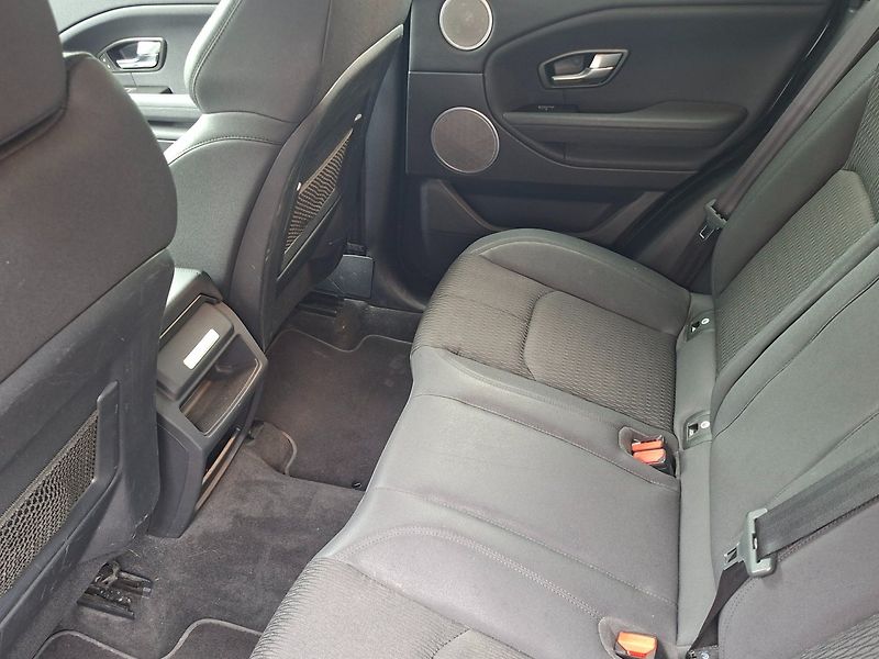 Land Rover Range Rover Evoque (2017) 2.0TD4 110kW 4X4 -NOVÉ V ČR - fotka 30 z 42